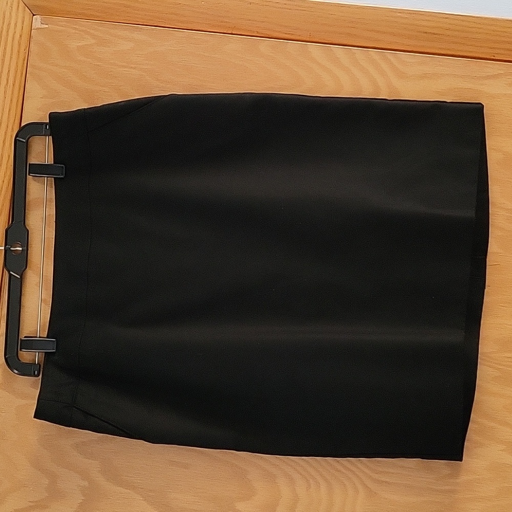 Solid black Merona pencil skirt,size 14 with lining